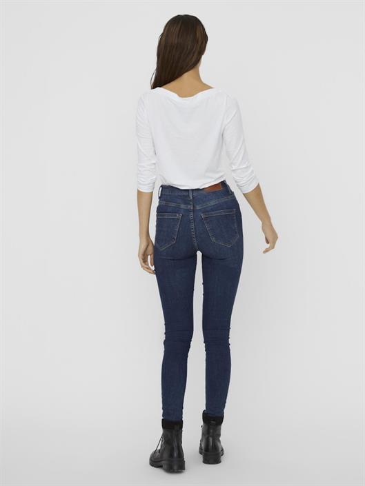 10233471-bright-white