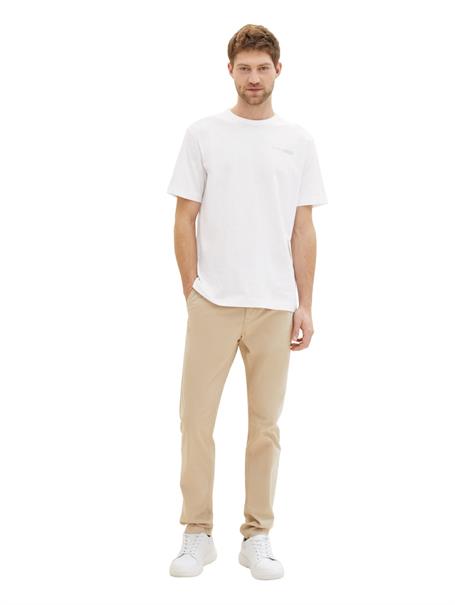 1040821 white