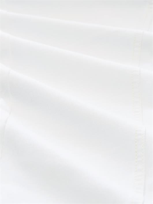 1040963-white