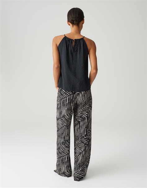 10418913201360 black