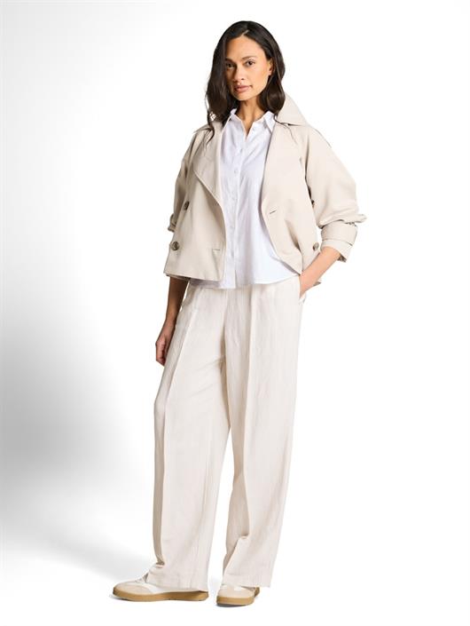 1049799-white