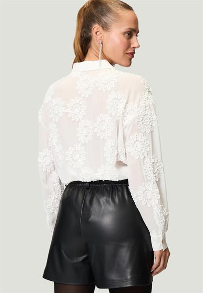 1086012157 pearl white
