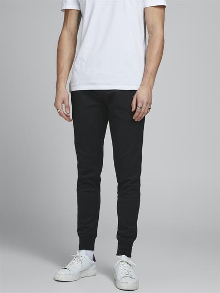 12184970 black