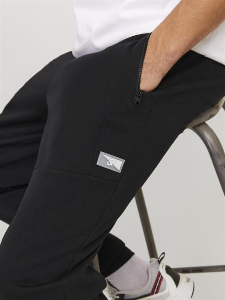12184970 black