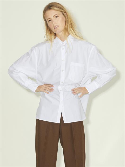 12200353-white1