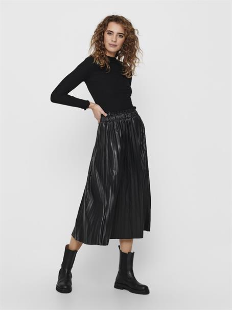 15180040 black