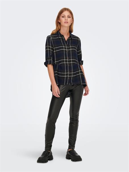 15236432 night sky-creme check