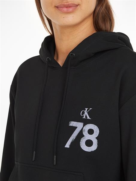 1978 ARTWORK OVERSIZED HOODIE ck black