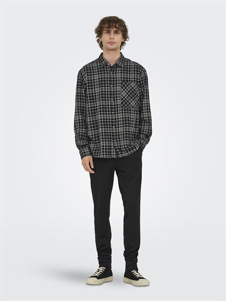 22010209 black