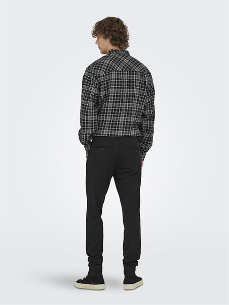 22010209 black