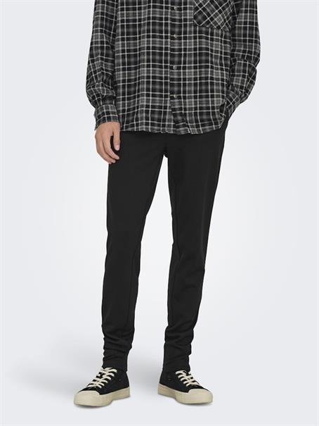 22010209 black