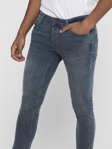 22017090 grey denim