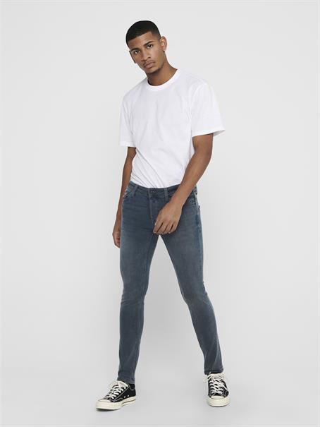 22017090 grey denim