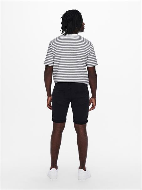 22018581 black denim