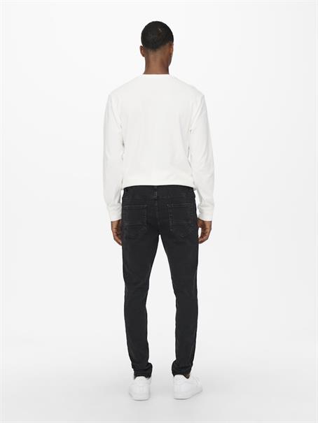 22019817 black denim