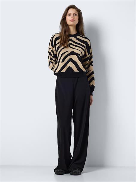 27028159 black