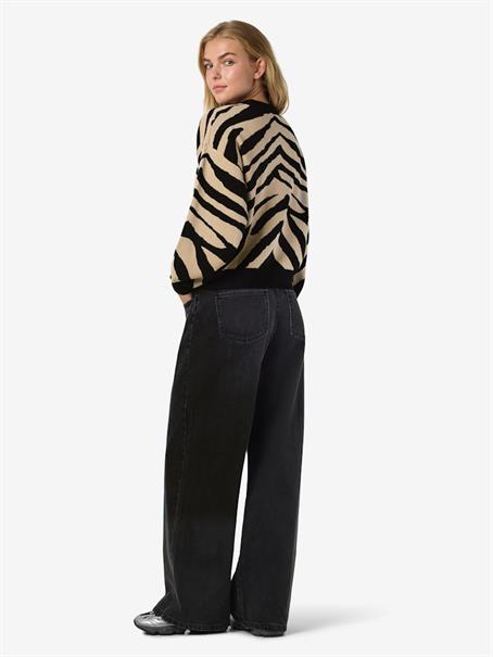 27028159 black