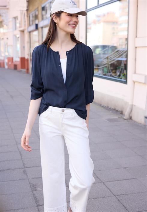 3-4-arm-bluse-mit-rundhals-und-knöpfen-midnight-muse