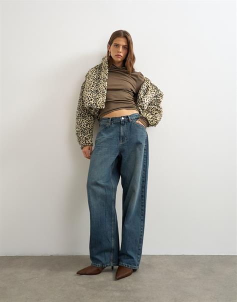 31002023 chocolate brown