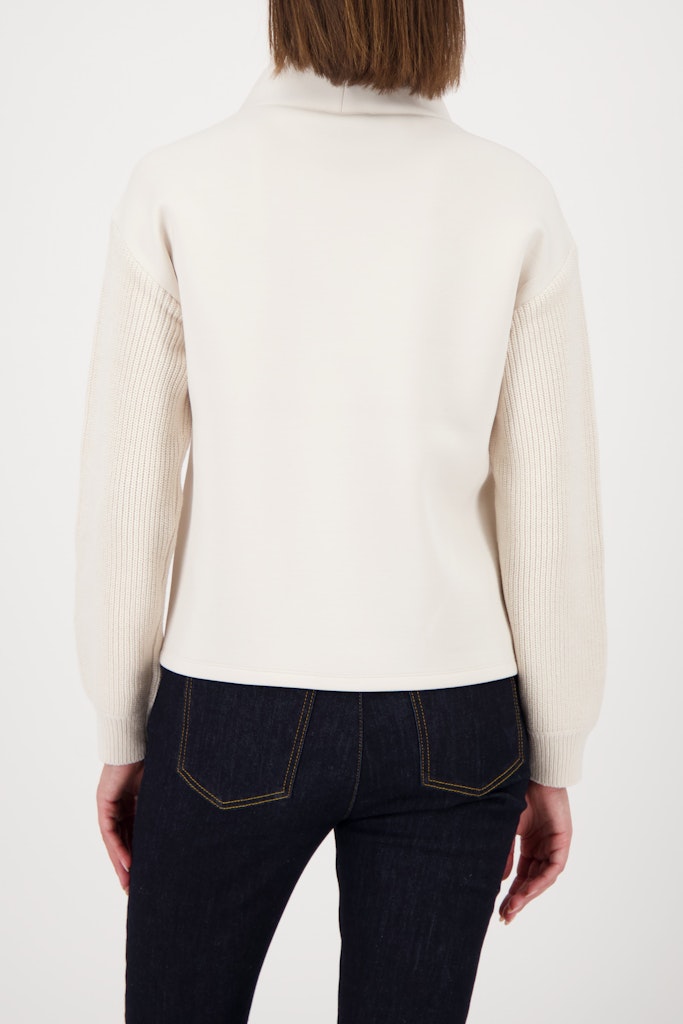 809635-almond