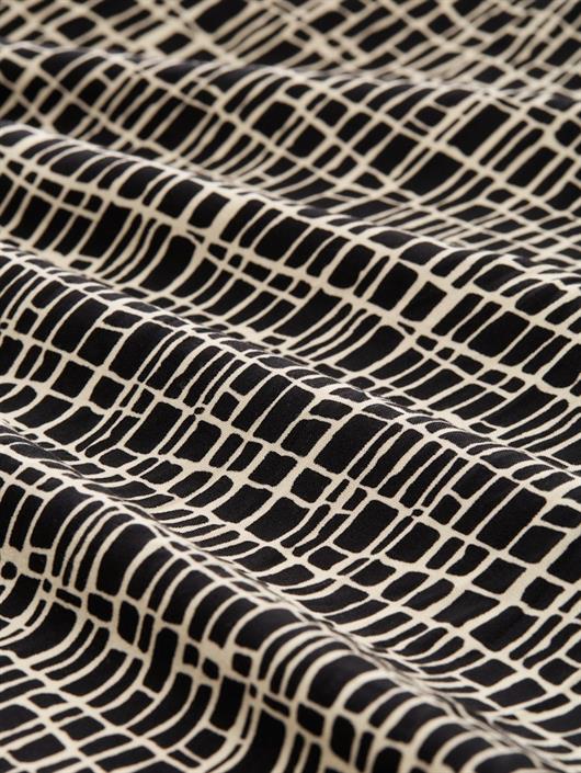 abstract-black-grid-design