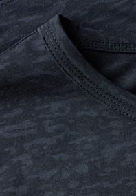 Ausbrenner-Shirt mit Wording universal blue