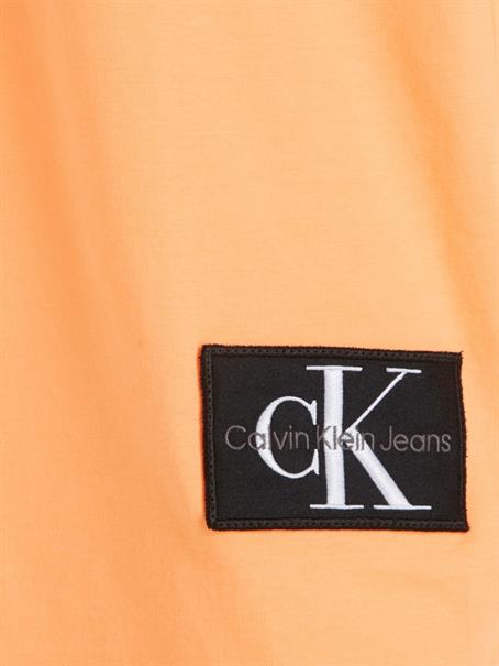 BADGE ROUND HEM TEE crushed orange