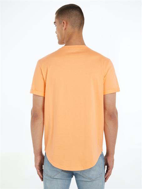 BADGE ROUND HEM TEE crushed orange