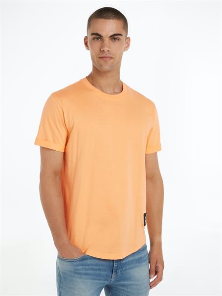 BADGE ROUND HEM TEE crushed orange