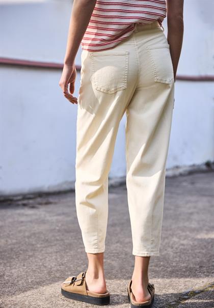 Barrel Leg Jeans im Loose Fit ecru washed