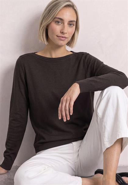 Basic Pullover mit U-Boot-Ausschnitt black coffee