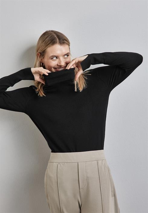 basic-rollkragen-pullover-black