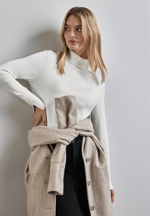 basic-rollkragen-pullover-off-white