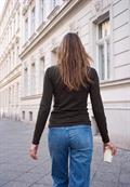 Basic Shirt in Unifarbe mit Rundhals charred brown