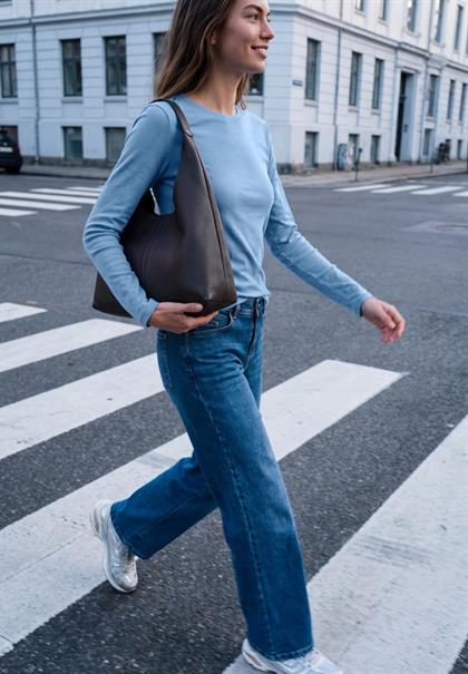 Basic Shirt in Unifarbe mit Rundhals loom blue