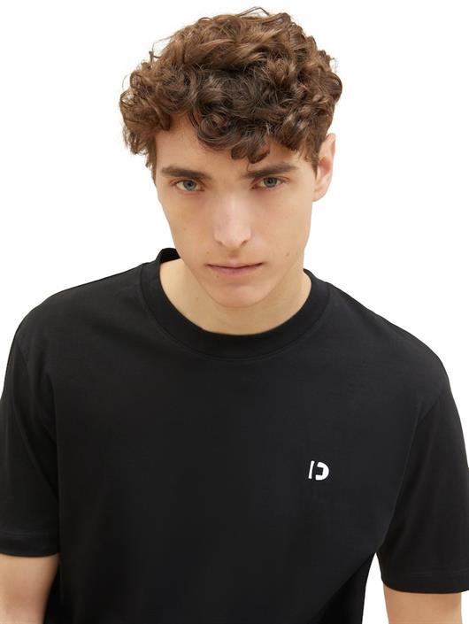 basic-t-shirt-black