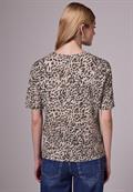 Basic T-Shirt mit Leo-Muster creamy brown
