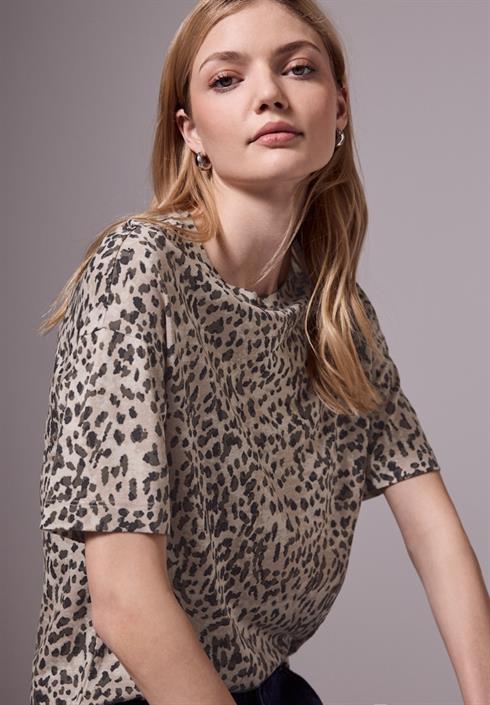 basic-t-shirt-mit-leo-muster-creamy-brown