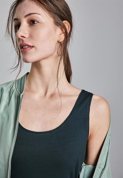 Basic Top in Unifarbe hunter green