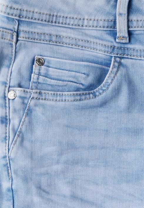 bermuda-jeans-light-blue-random-washed