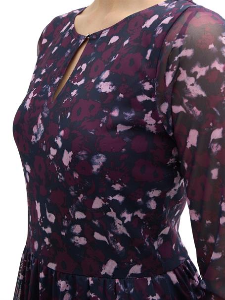 berry autumn floral design