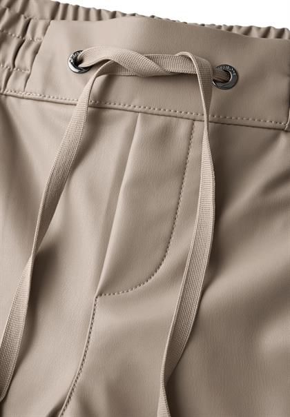 Beschichtete Hose breezy beige