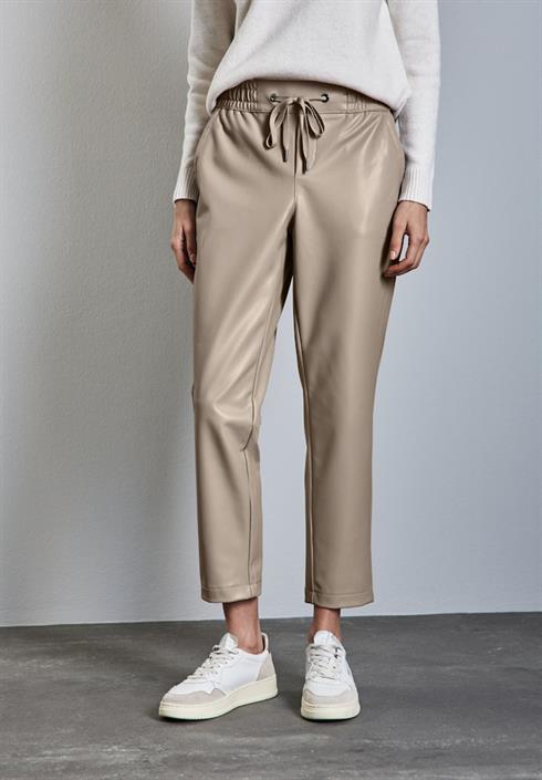 beschichtete-hose-breezy-beige