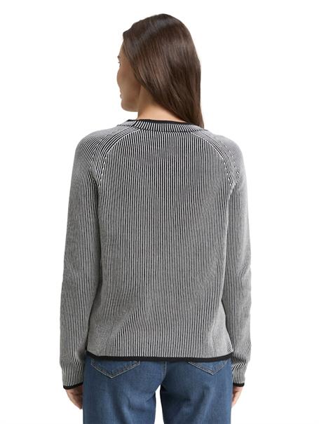 black white plaited knit