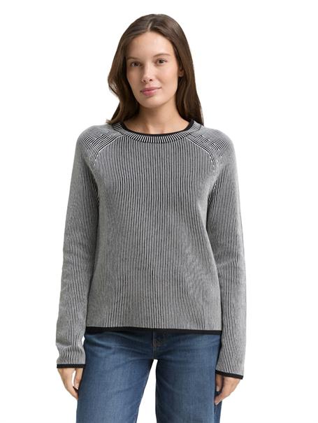 black white plaited knit