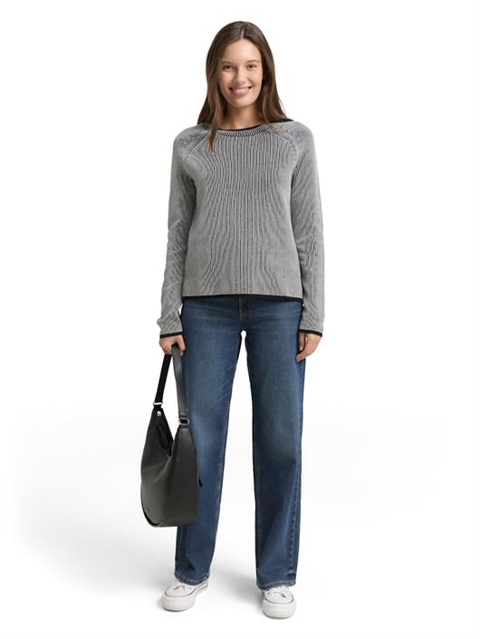 black-white-plaited-knit