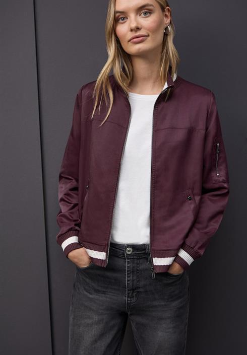blouson-mit-collegedetails-jazz-berry