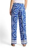 blue flower tile design