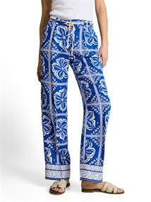 blue flower tile design