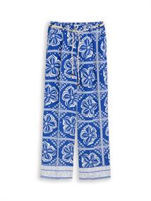 blue flower tile design